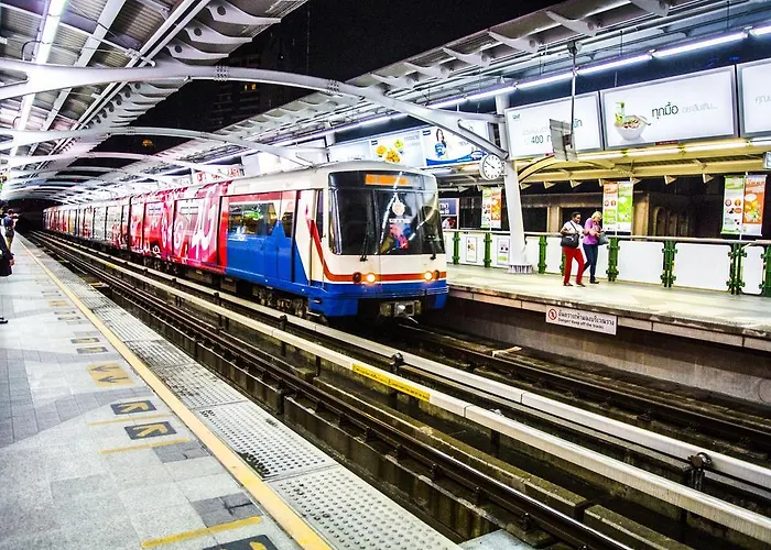 8 Sukhumvit Soi 8 旅馆 *