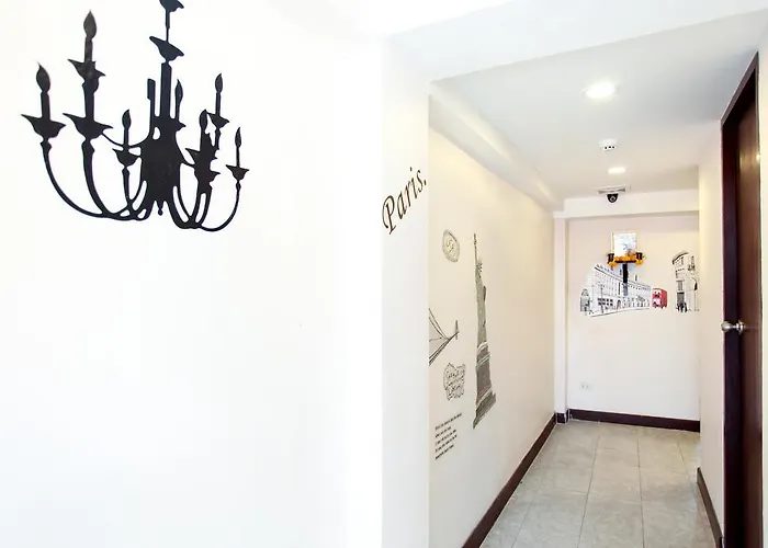 8 Sukhumvit Soi 8 旅馆