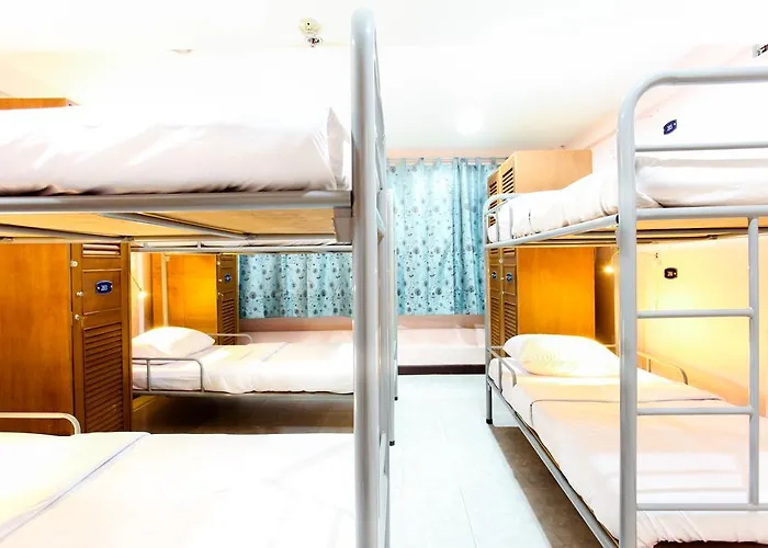 旅馆 8 Sukhumvit Soi 8 *
